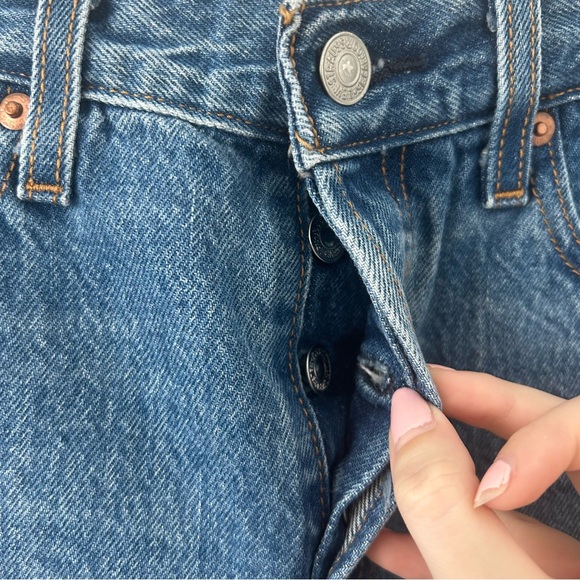 Levi’s Wedgie Straight Raw Hem Distressed Jeans - Picture 4 of 6